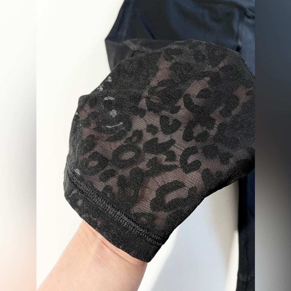 Victoria's Secret Black Capri Leggings w/ Mesh Animal Print Leopard Accent